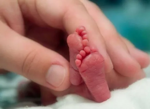 SG prioriza la salud de los niños y las niñas con pruebas de tamizajes metabólicos