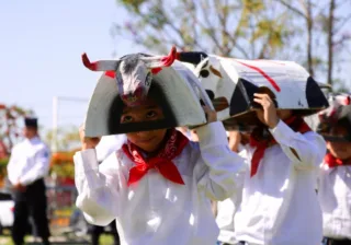 PROMUEVEN VALORES CÍVICOS E IDENTIDAD EN IZAMIENTO DE BANDERA MONUMENTAL  