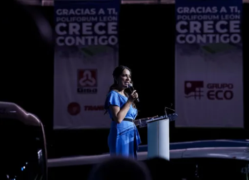 Inaugura Gobernadora Libia Dennise Sala C5 del Poliforum de León