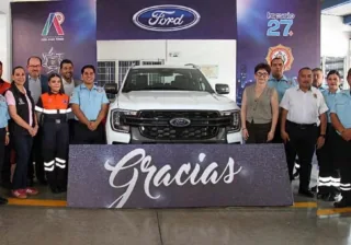 FORTALECE FORD MÉXICO A BOMBEROS DE IRAPUATO CON DONACIÓN DE VEHÍCULO