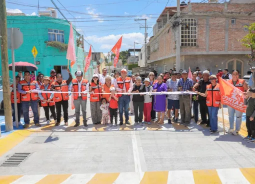CUMPLE MAURICIO ESTEFANÍA: ENTREGA PAVIMENTACIÓN DE LA CALLE SAN MATEO EN BENEFICIO DE 22 FAMILIAS