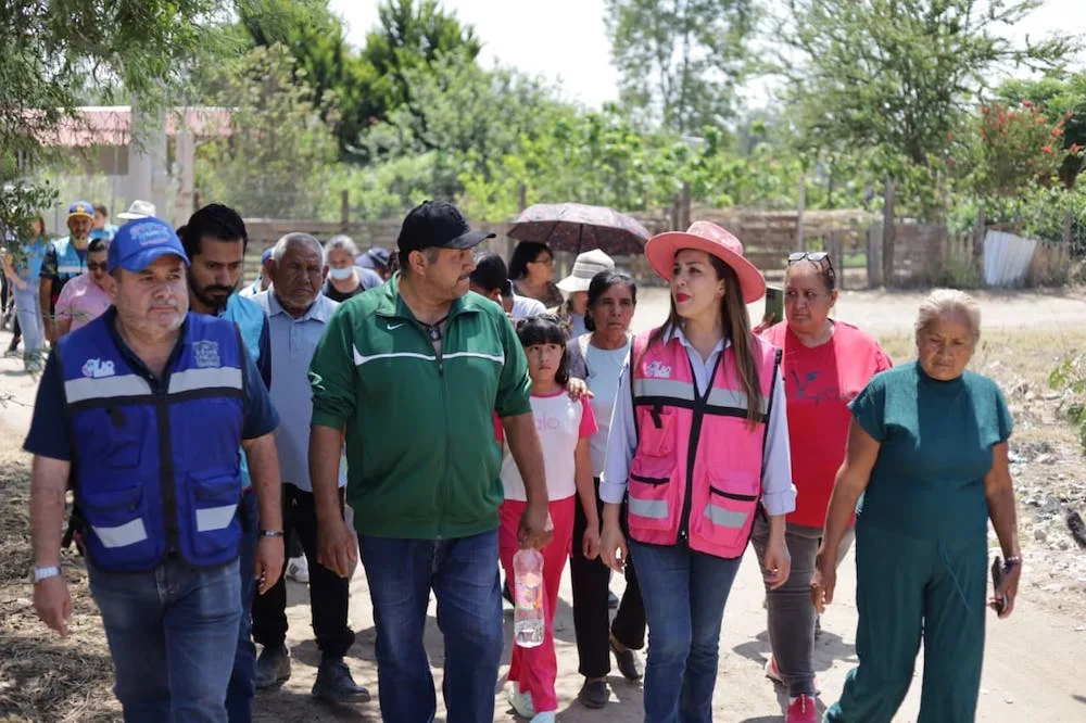 Limpian, reforestan e iluminan las comunidades de Medranos y Mezquite de Chávez