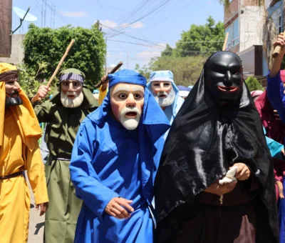 Visitan panteón y piden permiso de continuar el legado