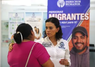 Entrega Gobierno de la Gente apoyos económicos a familias de migrantes guanajuatenses