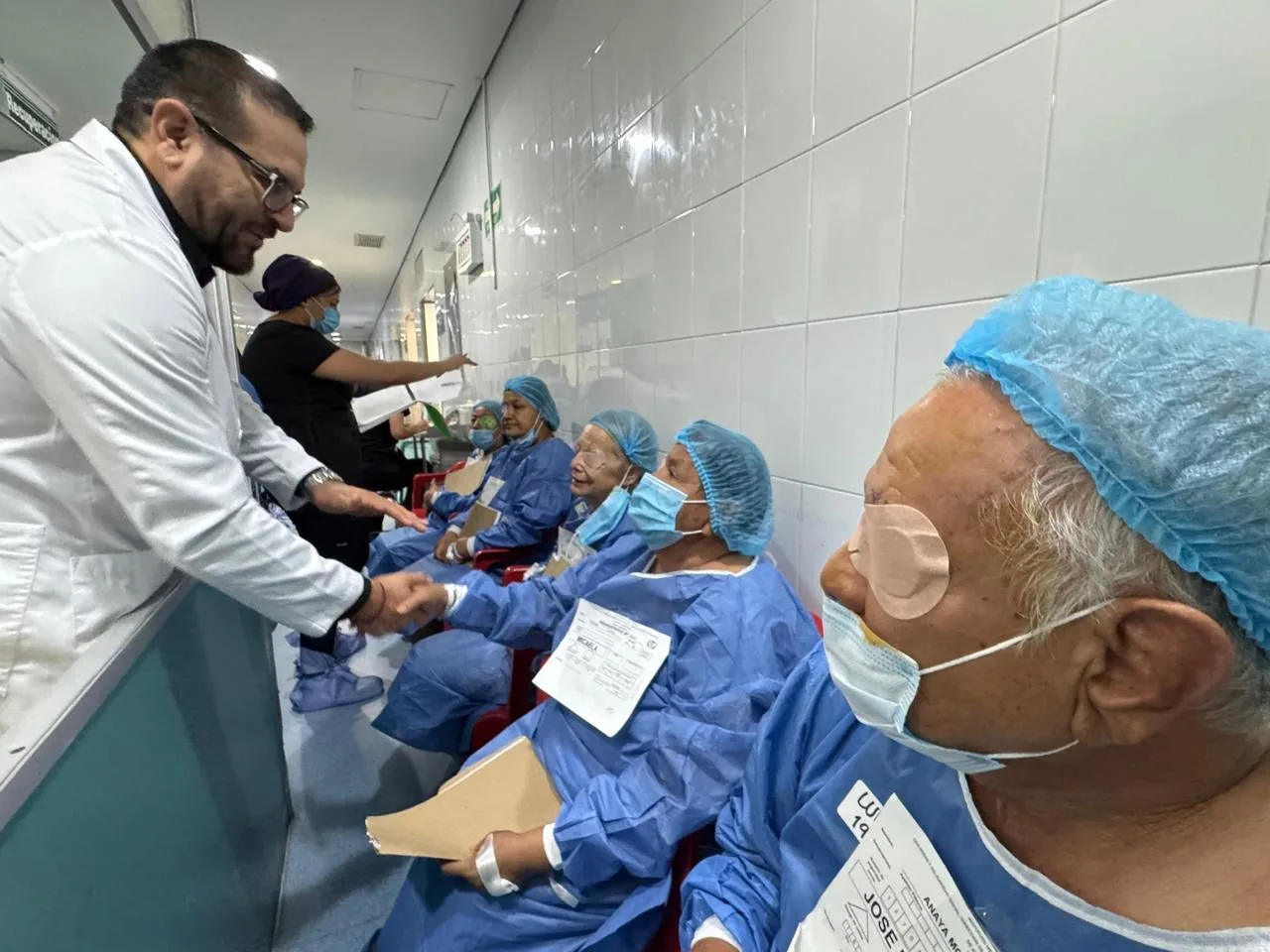 Devuelve IMSS Guanajuato vista a señora Elena y a 263 derechohabientes más con Jornada de Cirugía de Catarata en Irapuato