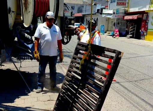 Limpia SAPAS rejillas en Valle de San José y llama a cuidar el sistema pluvial