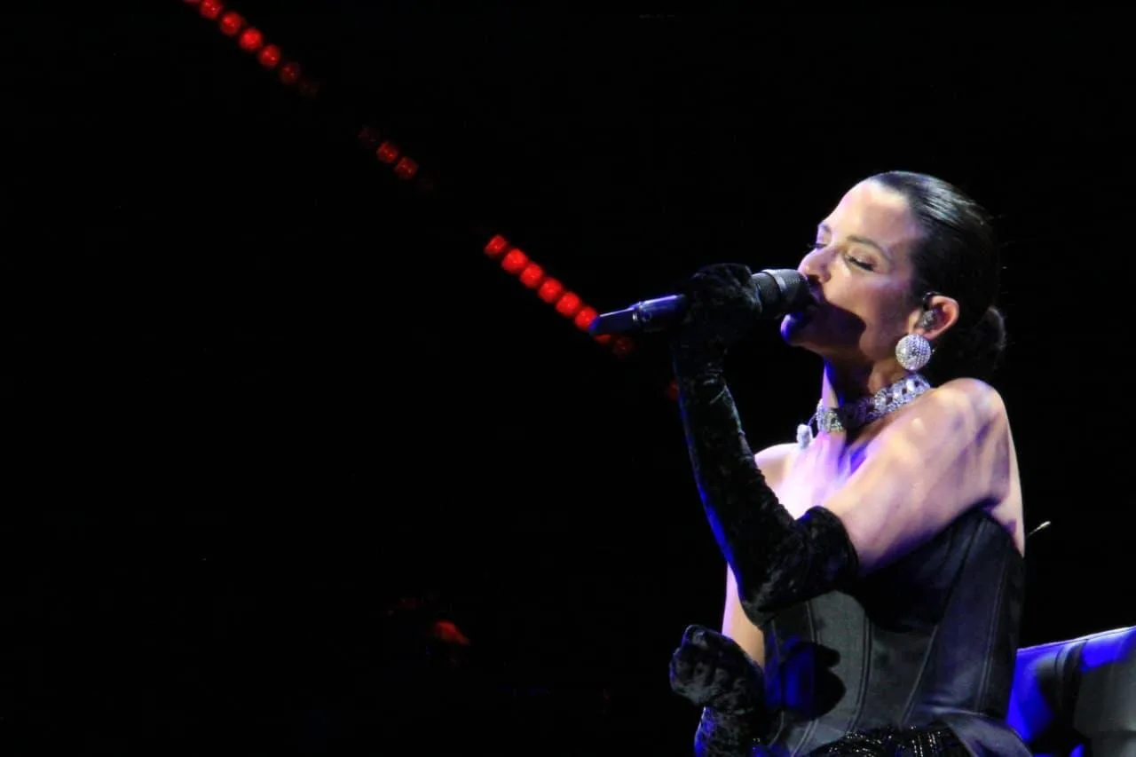  NATALIA JIMÉNEZ CONQUISTA A LAS MAMÁS DE IRAPUATO CON EMOTIVO CONCIERTO  