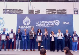 Entrega Gobernadora Libia Dennise Apoyos Creemos en Ti