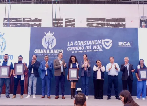 Entrega Gobernadora Libia Dennise Apoyos Creemos en Ti