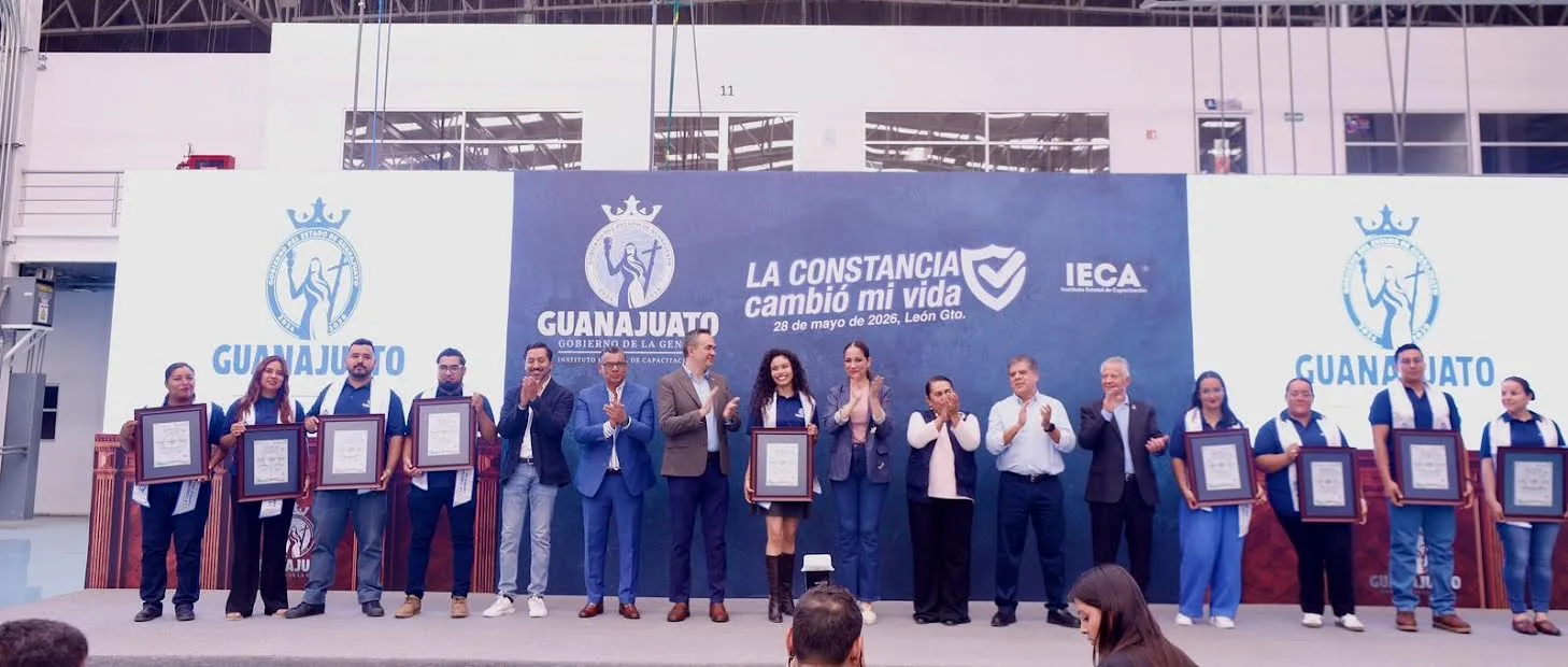 Entrega Gobernadora Libia Dennise Apoyos Creemos en Ti