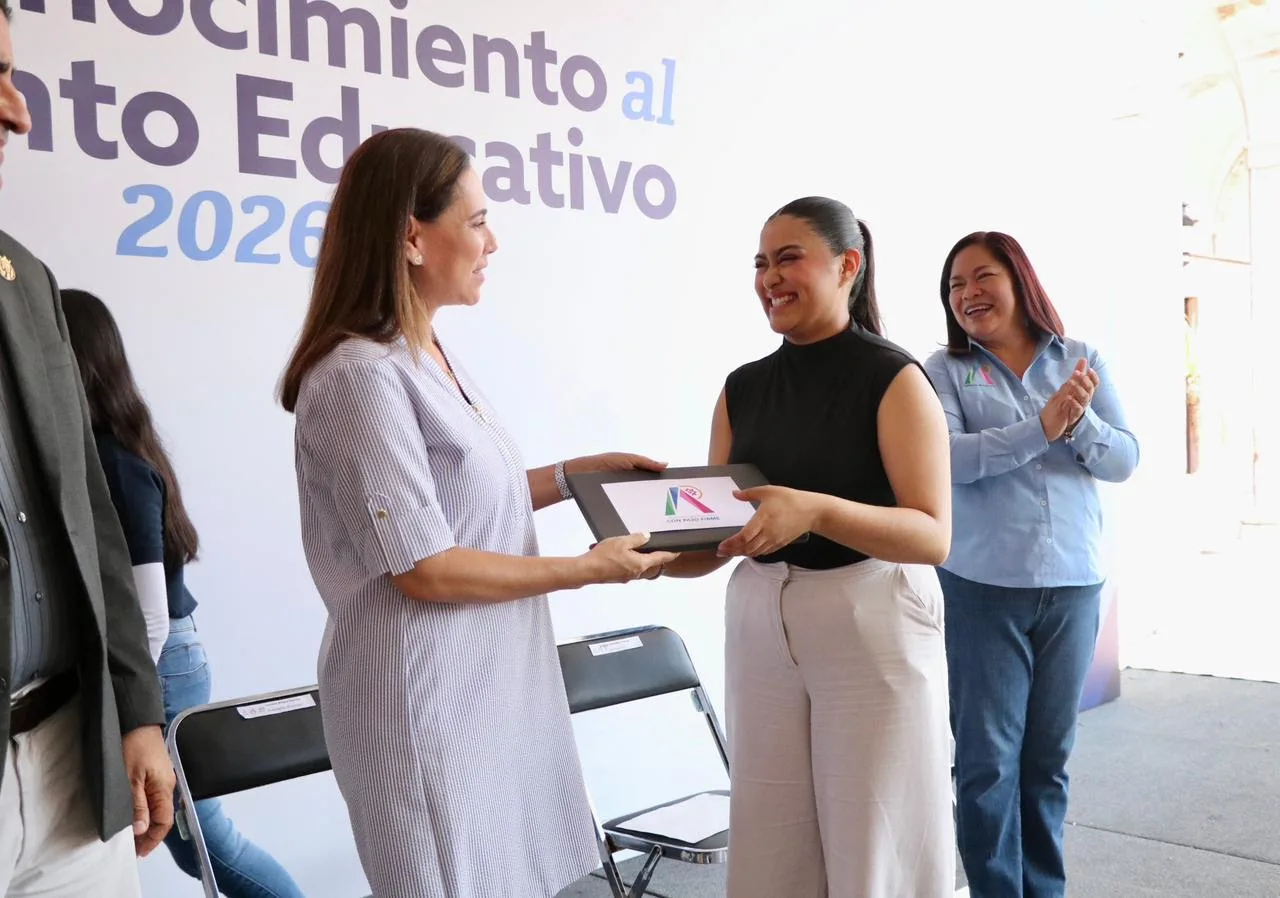 IMPULSAN TALENTO DE JUVENTUDES IRAPUATENSES CON ENTREGA DE EQUIPOS TECNOLÓGICOS  
