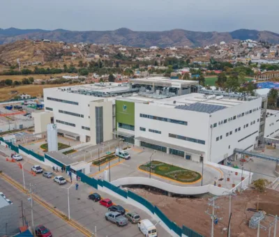 Fortalece infraestructura, abasto de medicamento y equipamiento médico
