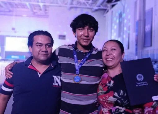 ¡De CECyTEG al Tec de Monterry!: estudiante gana beca por promedio y deporte