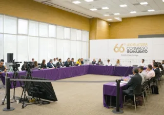 Analizan iniciativa del PAN y PRD para brindar certeza jurídica a familias en asentamientos irregulares