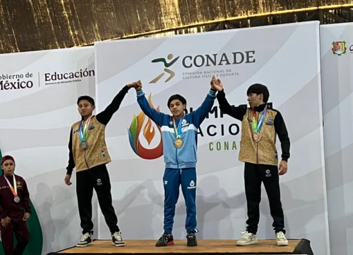 Eder Ignacio López Ayala es triple medallista de oro en halterofilia