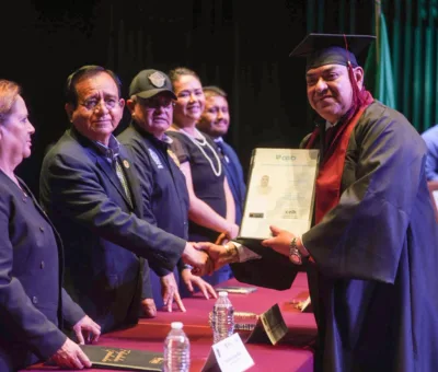 SE GRADÚAN 22 SERVIDORES PÚBLICOS DE MAESTRÍAS EN ADMINISTRACIÓN PÚBLICA Y EN CRIMINALÍSTICA
