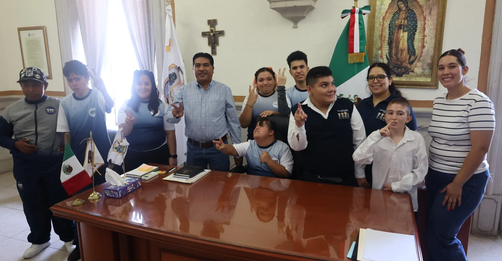 Cumplen objetivo de conocer Presidencia Municipal