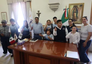 Cumplen objetivo de conocer Presidencia Municipal