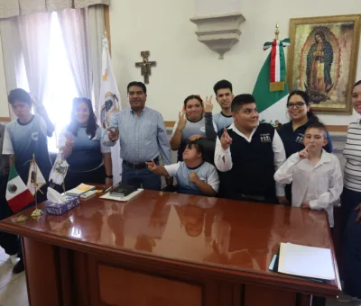 Cumplen objetivo de conocer Presidencia Municipal