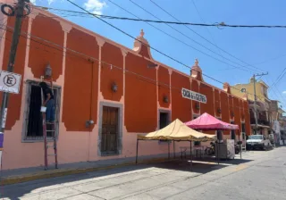 Devuelven color y originalidad a edificios de Gobierno en Manuel Doblado