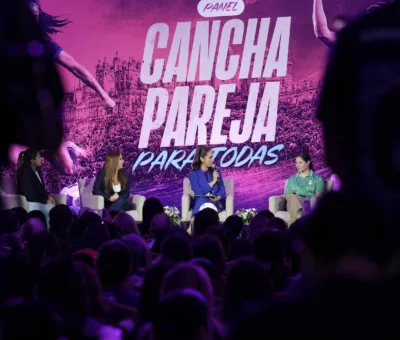 Promueve Gobierno de la Gente igualdad en el futbol y en la vida con el panel Cancha Pareja para Todas