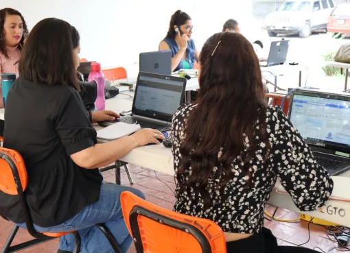 Instalan call center en la Delegación Regional de León para brindar atención telefónica a las comunidades escolares.