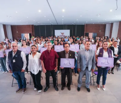 MUJERES JEFAS DE FAMILIA RECIBEN BECAS “GISELA GAYTÁN” PARA CONTINUAR SUS ESTUDIOS PROFESIONALES